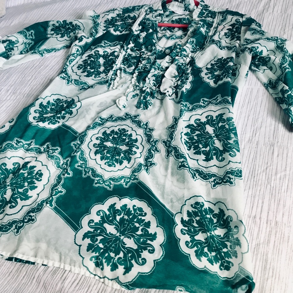 Pretty bright light weight Tunic top